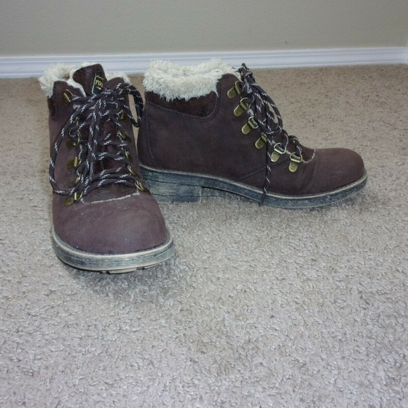 rocket dog walking boots
